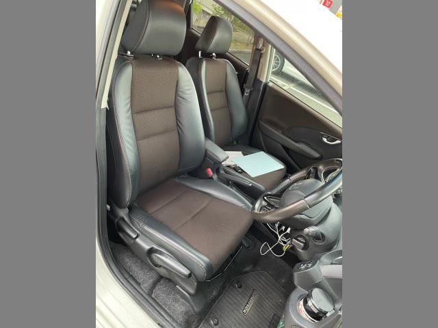 2011 Honda FIT SHUTTLE HYBRID — фото 8