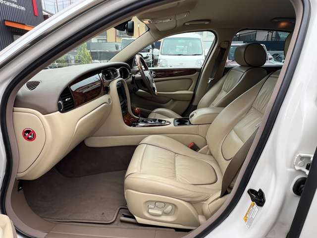 صورة مصغرة 24 لـ 2007 Jaguar XJ