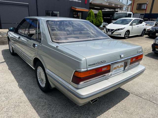 1990 Nissan GLORIA — миниатюра 14