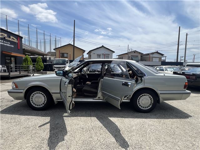 1990 Nissan GLORIA — миниатюра 13