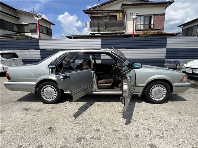 1990 Nissan GLORIA — миниатюра 11