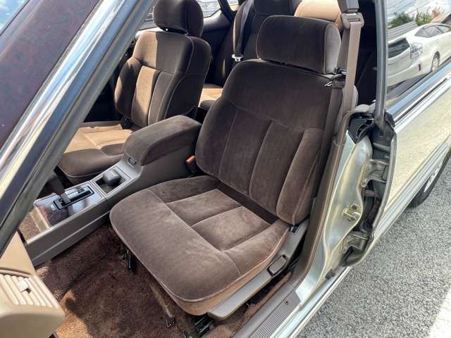 1990 Nissan GLORIA — миниатюра 23