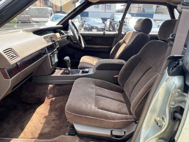 1990 Nissan GLORIA — миниатюра 24