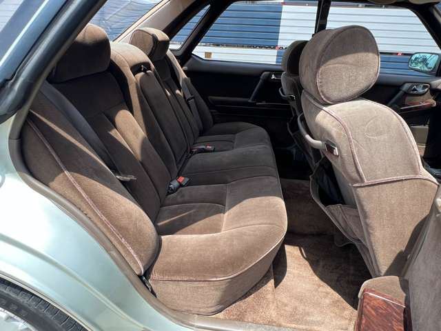 1990 Nissan GLORIA — миниатюра 26