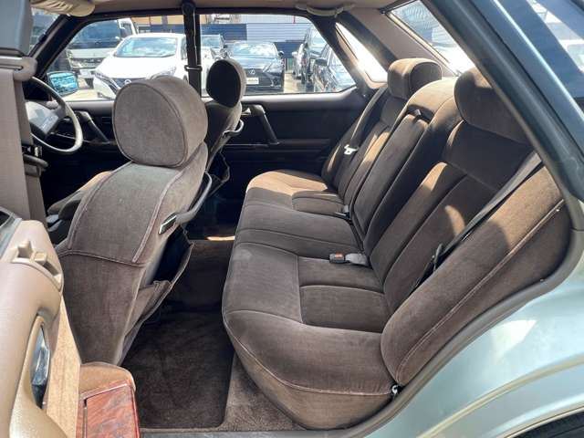 1990 Nissan GLORIA — миниатюра 28