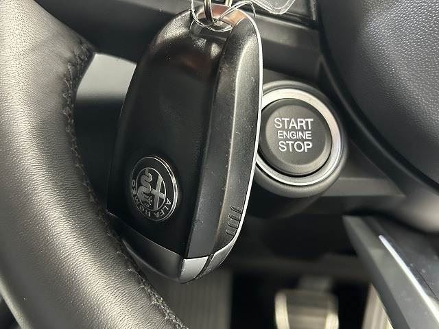2022 ALFA Romeo STELVIO — миниатюра 11