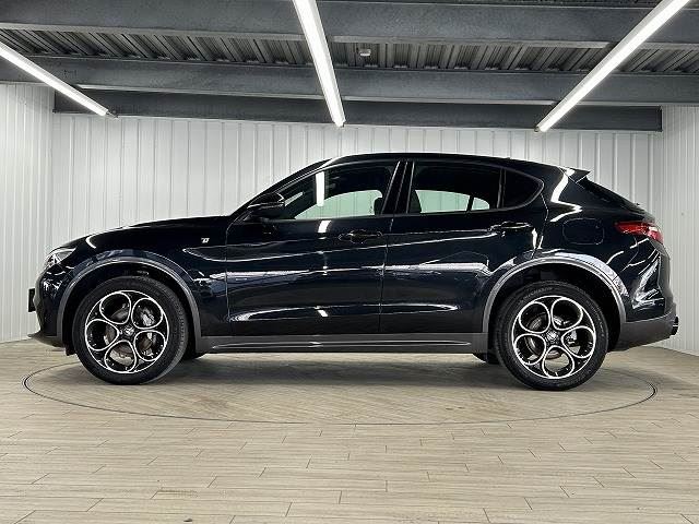 2022 ALFA Romeo STELVIO — миниатюра 16