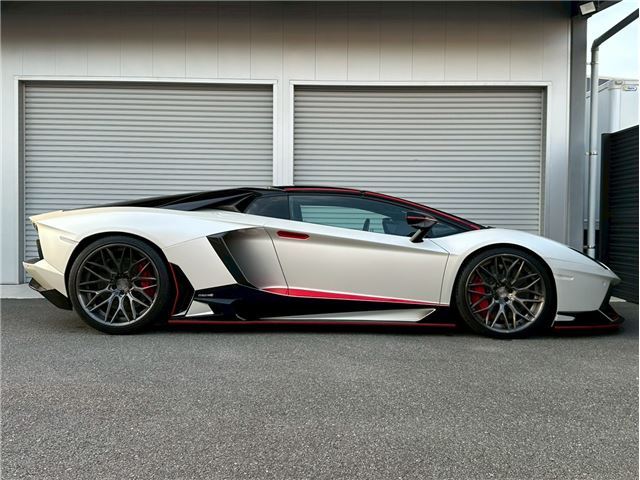 صورة مصغرة 18 لـ 2015 Lamborghini AVENTADOR