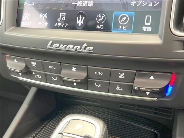 2021 Maserati LEVANTE — миниатюра 12