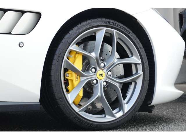 2018 Ferrari GTC4 LUSSO — миниатюра 13