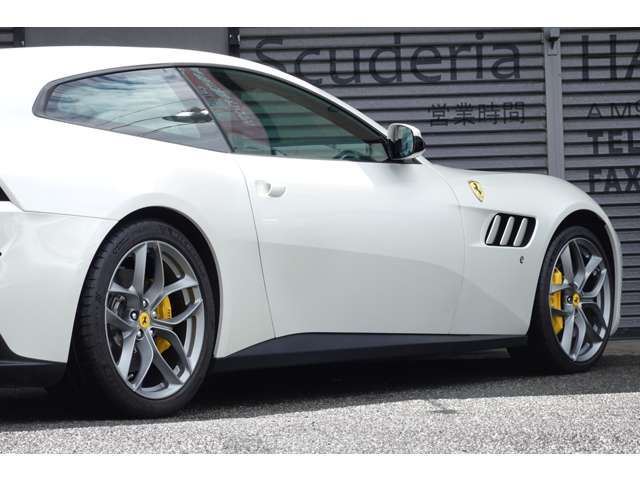 2018 Ferrari GTC4 LUSSO — миниатюра 9
