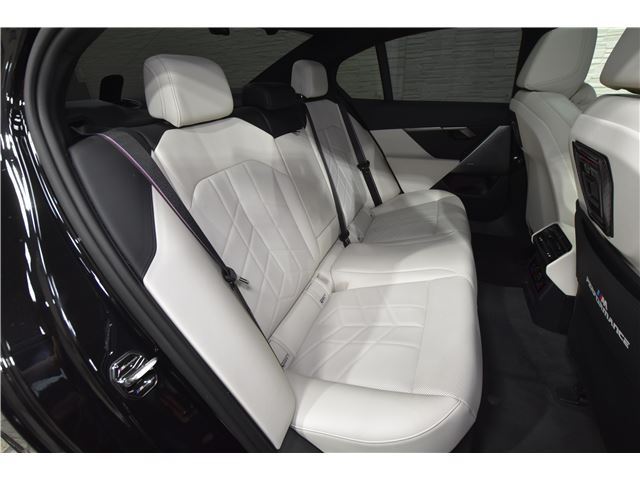 2024 BMW 5 SERIES — миниатюра 32