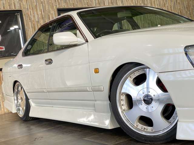 1998 Nissan LAUREL 照片 3
