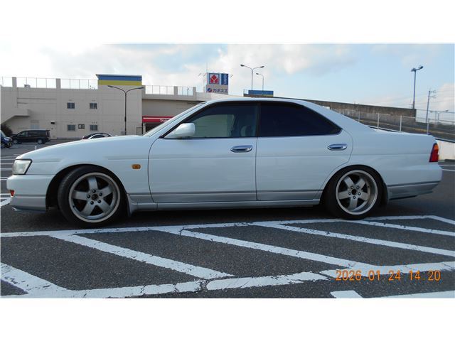 1997 Nissan LAUREL 照片 4