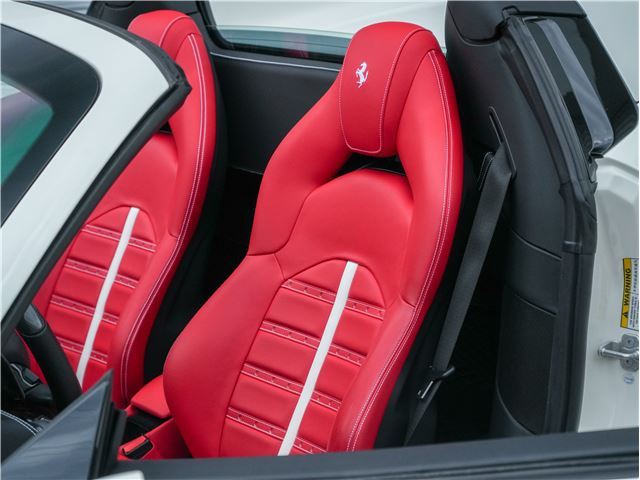 صورة مصغرة 3 لـ 2016 Ferrari 488 SPIDER
