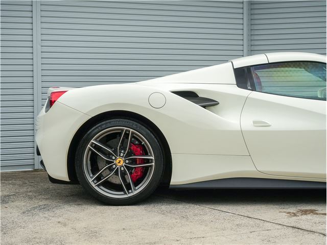 صورة مصغرة 12 لـ 2016 Ferrari 488 SPIDER