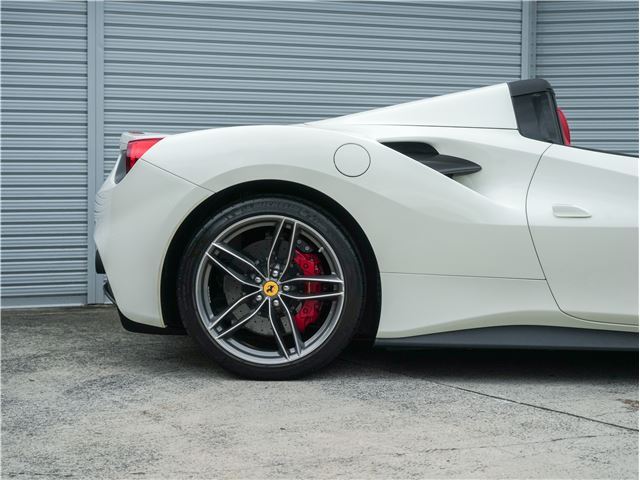 صورة مصغرة 17 لـ 2016 Ferrari 488 SPIDER