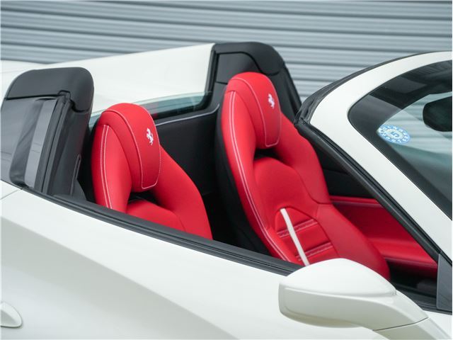 صورة مصغرة 19 لـ 2016 Ferrari 488 SPIDER