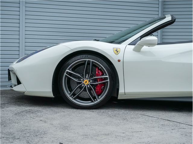 صورة مصغرة 29 لـ 2016 Ferrari 488 SPIDER