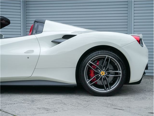 صورة مصغرة 30 لـ 2016 Ferrari 488 SPIDER
