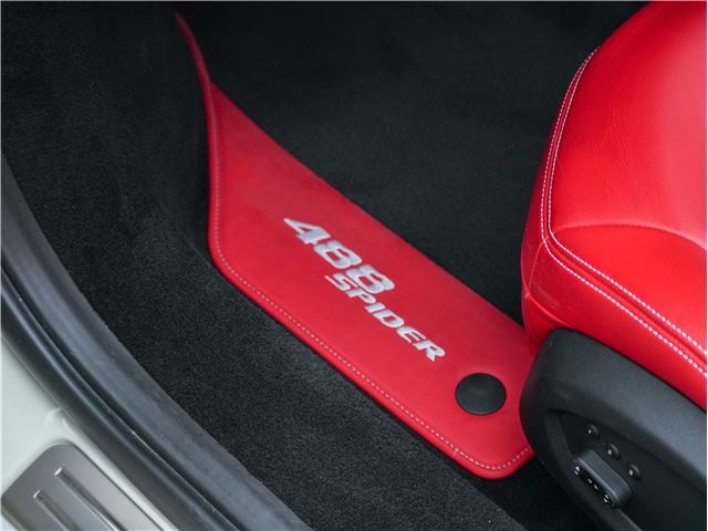 صورة مصغرة 35 لـ 2016 Ferrari 488 SPIDER