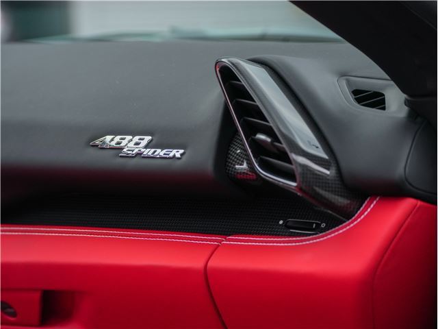 صورة مصغرة 45 لـ 2016 Ferrari 488 SPIDER