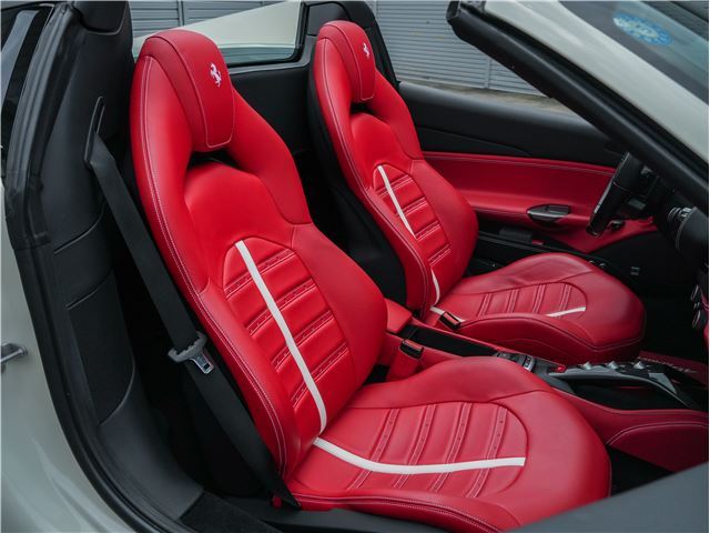 صورة مصغرة 46 لـ 2016 Ferrari 488 SPIDER