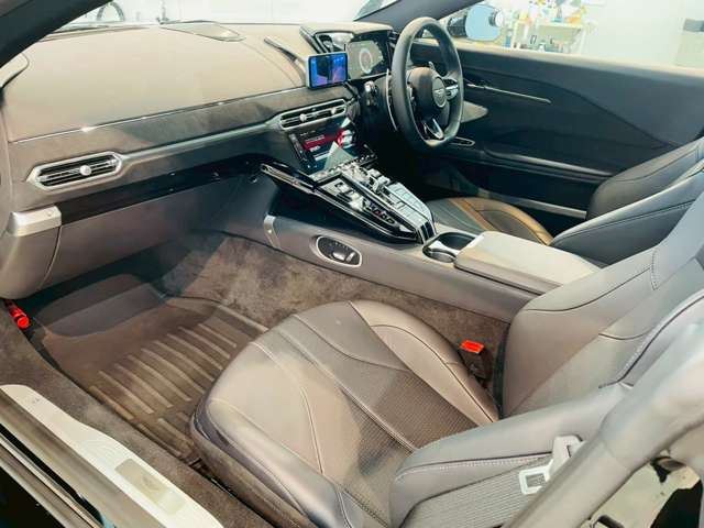 صورة مصغرة 24 لـ 2025 Aston Martin VANTAGE