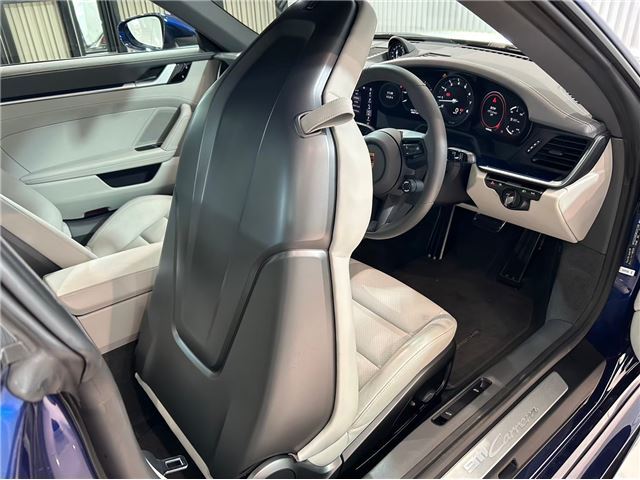 2021 Porsche 911 — миниатюра 16