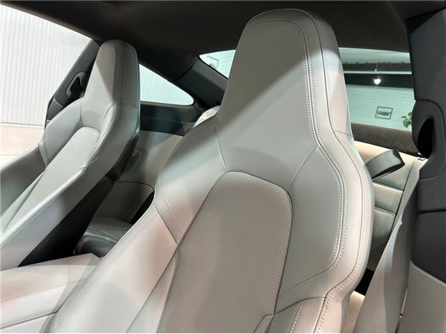 2021 Porsche 911 — миниатюра 22