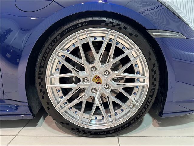 2021 Porsche 911 — миниатюра 25
