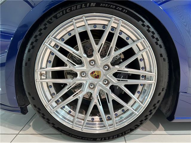 2021 Porsche 911 — миниатюра 26