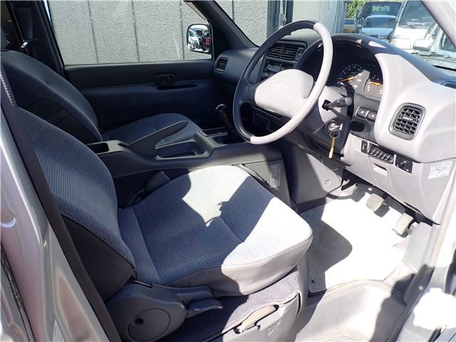 1997 Nissan SERENA — миниатюра 17