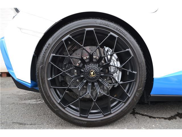 2022 Lamborghini HURACAN — миниатюра 11