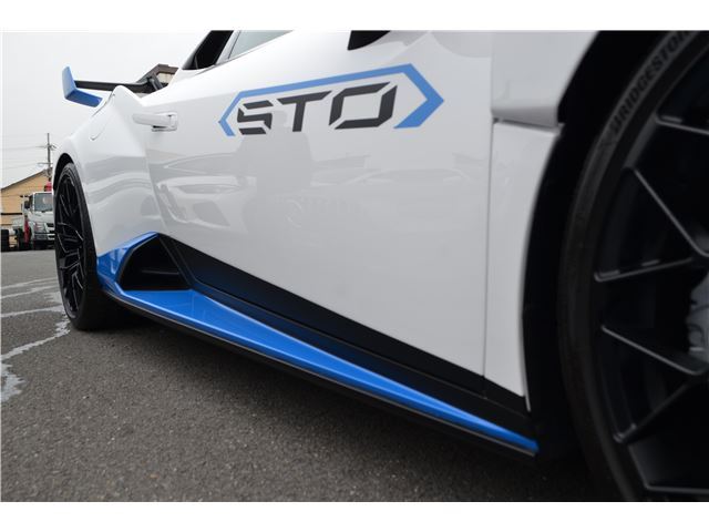 2022 Lamborghini HURACAN — миниатюра 24