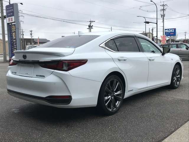 2019 Lexus ES photo 3