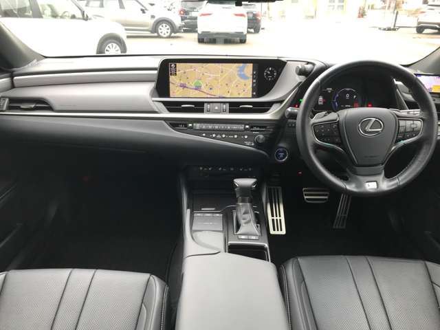 2019 Lexus ES photo 2