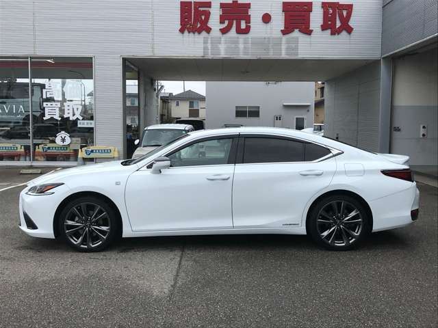 2019 Lexus ES photo 9