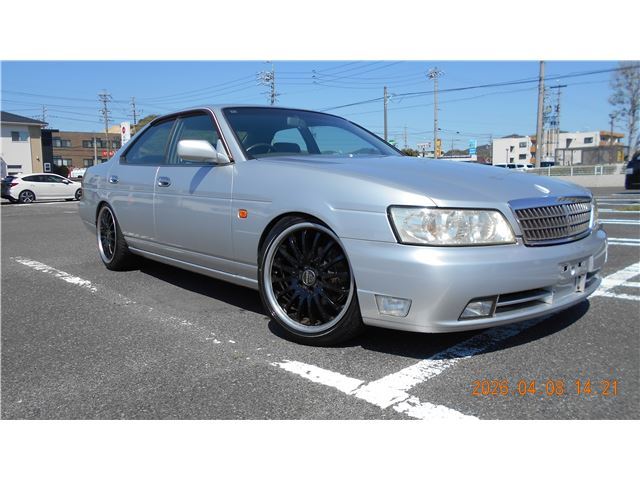 2000 Nissan LAUREL 照片 1