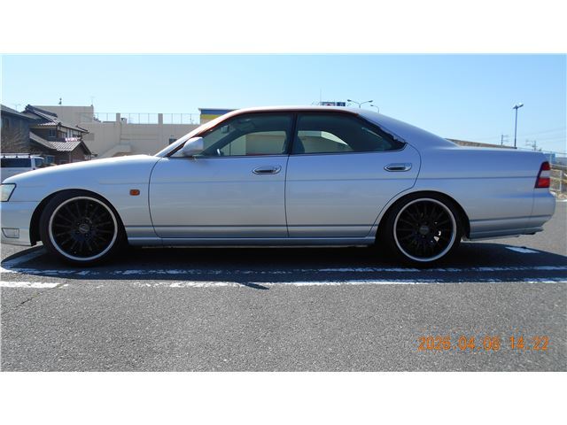 2000 Nissan LAUREL 照片 4