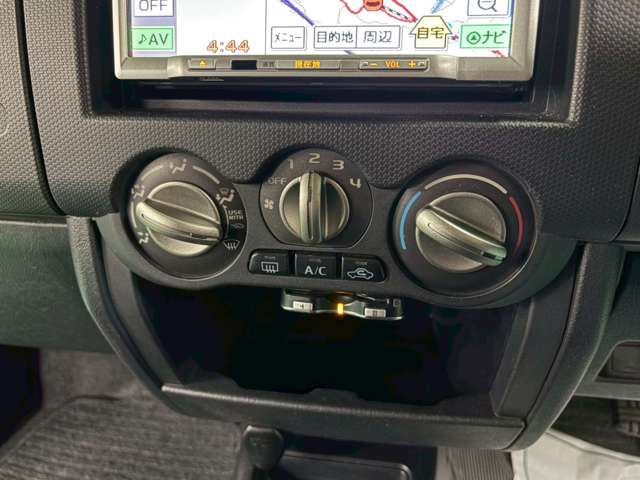 صورة مصغرة 12 لـ 2009 Nissan KICKS