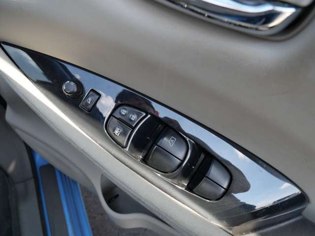 2012 Nissan LEAF 缩略图 24