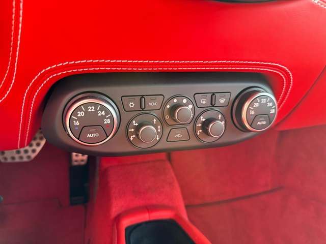 صورة مصغرة 18 لـ 2015 Ferrari 458 ITALIA