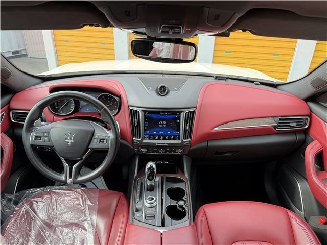 2017 Maserati LEVANTE — миниатюра 3