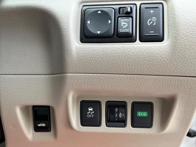 2012 Nissan SYLPHY — миниатюра 19