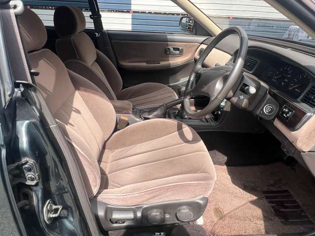 1992 Nissan LAUREL 照片 8