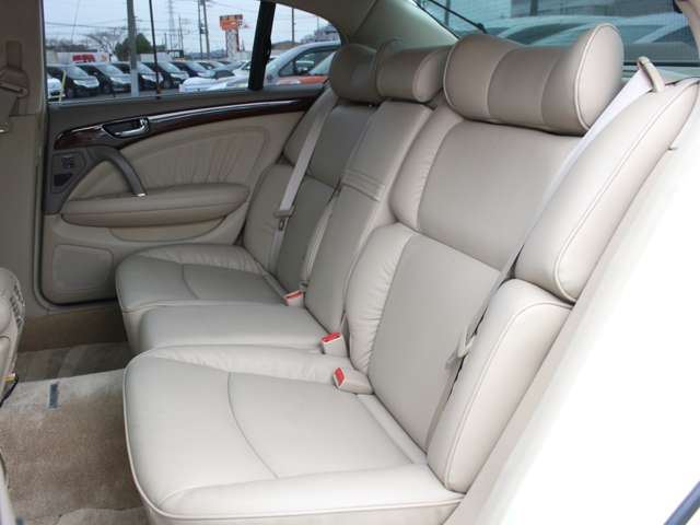 صورة 6 لـ 2010 Nissan PRESIDENT