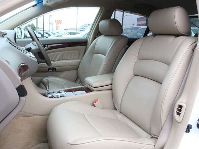 صورة 4 لـ 2010 Nissan PRESIDENT
