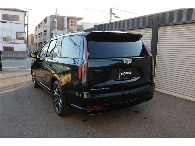 صورة مصغرة 2 لـ 2022 Cadillac ESCALADE