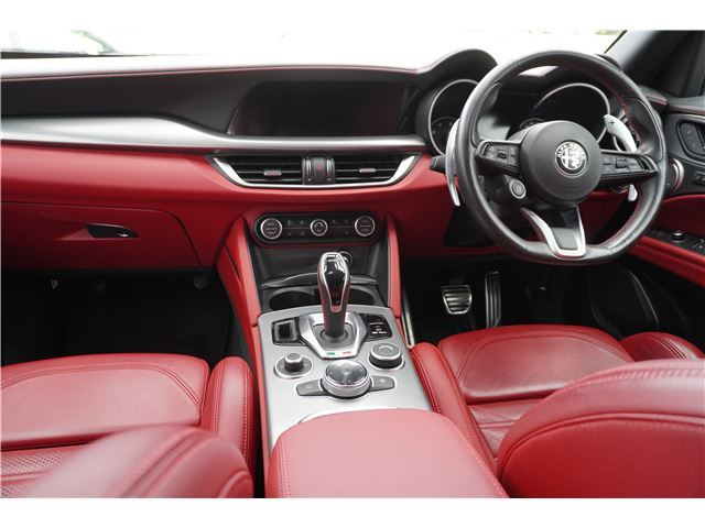 2021 ALFA Romeo STELVIO 照片 4
